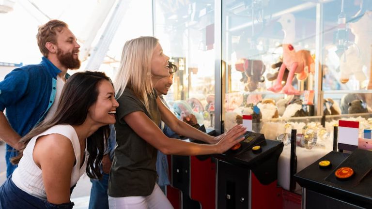 Máquinas recreativas para negocios y centros de ocio: una inversión para atraer clientes