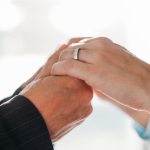 Cómo elegir el mejor anillo alianza que pueda acompañarnos durante años